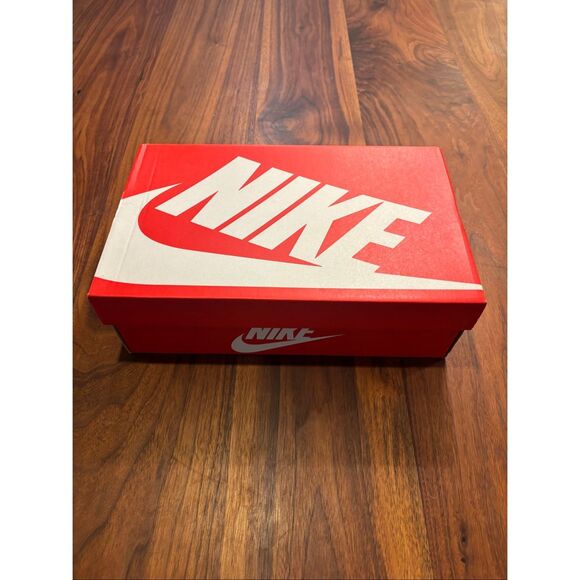 Nike Men's Black & White Dunk Low Retro Lace-up Red Swoosh Sneakers Sz 8.5 NWOT - Picture 9 of 10